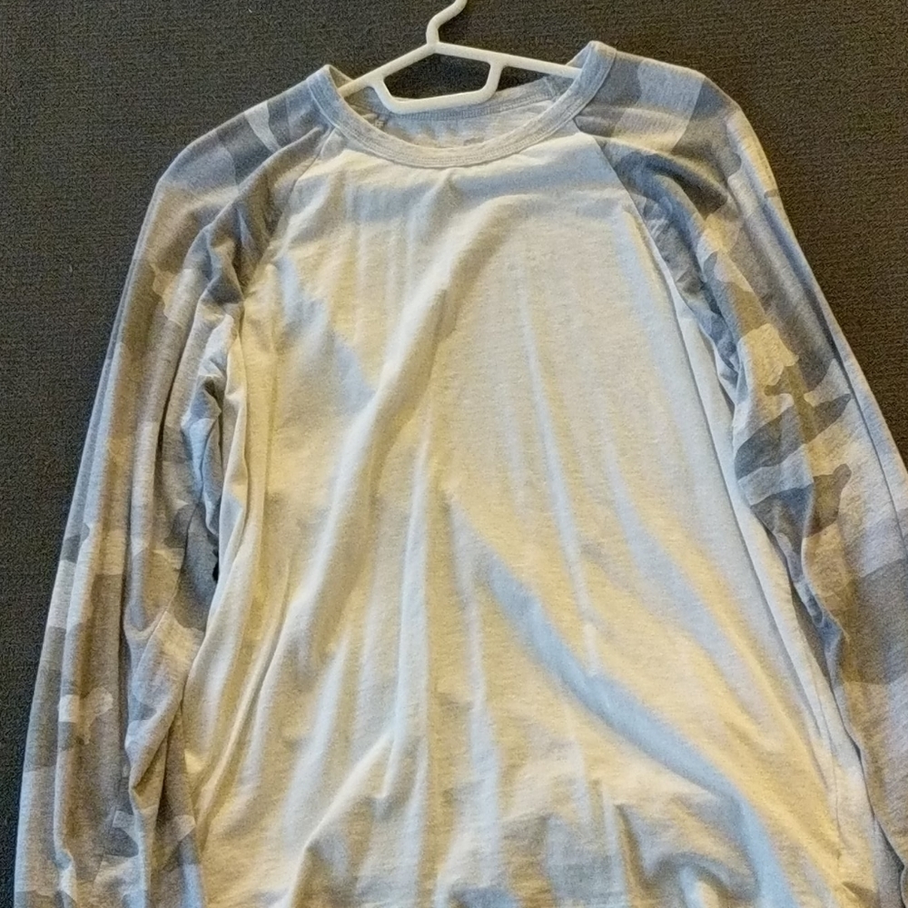 Women's camo long sleeve shirt